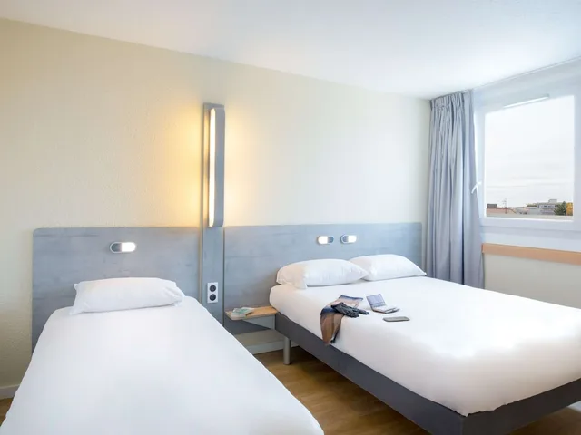 غرفة ثلاثية بسرير مزدوج، Ibis budget Frejus Saint Raphael Centre et Plage 8/10