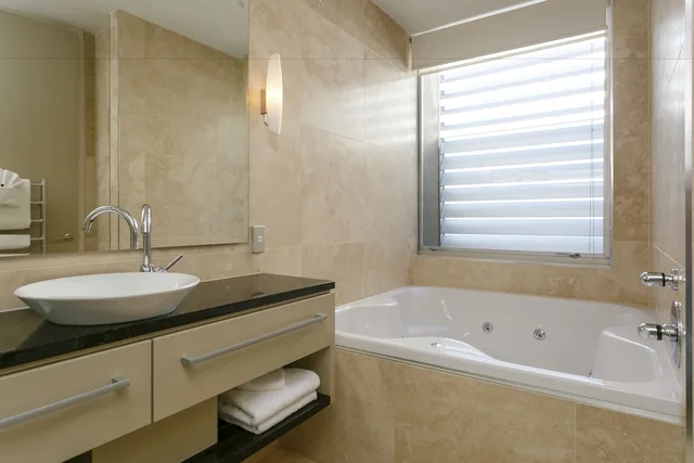 3 Bedrooms, Luxury, Apartment, 3 King Beds, Lake Side, Lake View، The Reef Resort 10/10