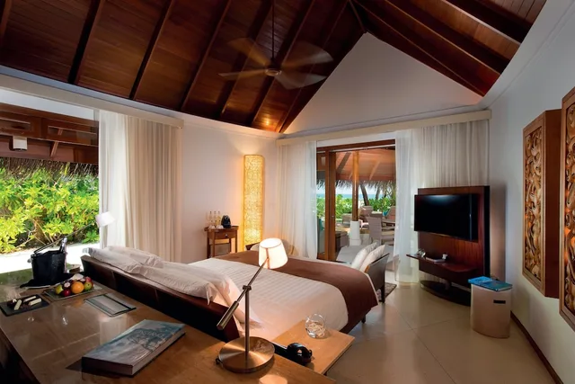 Beach, Villa, King Bed، Constance Halaveli Maldives 1/6