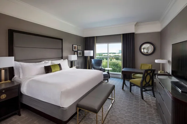 غرفة غراند بسرير كينج بإطلالة على المتنزه لذوي الإعاقة، The Ballantyne A Luxury Collection Hotel Charlotte 1/2