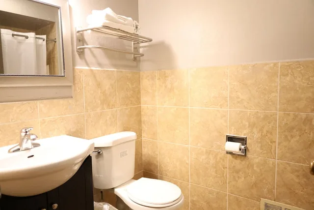 Room, 2 Queen Beds, Golden Key Motel 3/3