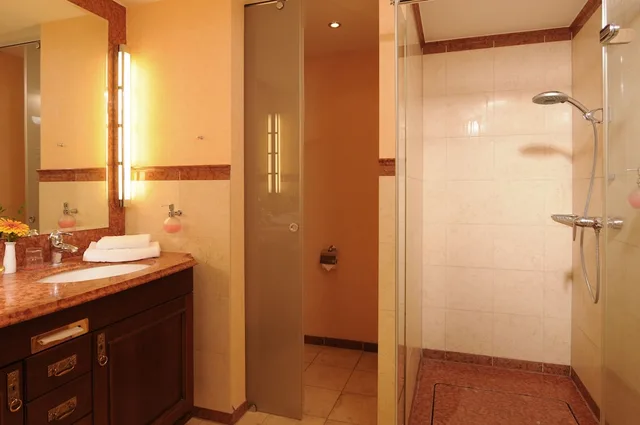 غرفة ديلوكس بسرير كينج، Hotel Vier Jahreszeiten Kuhlungsborn 5/5
