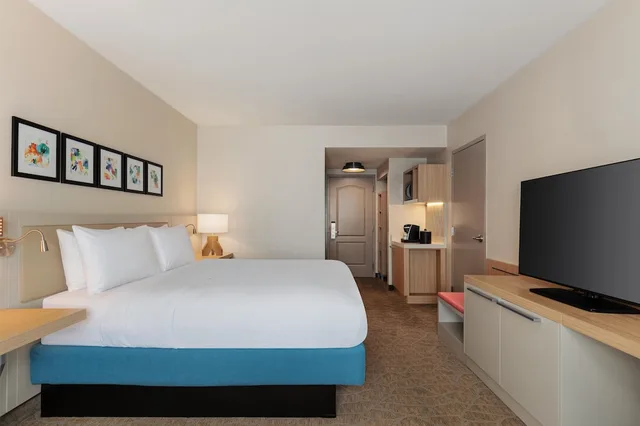 Evolution, King Bed, Hilton Garden Inn Palmdale 1/10