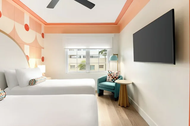 غرفة بسريرين منفصلين، Waldorf Towers South Beach 1/7