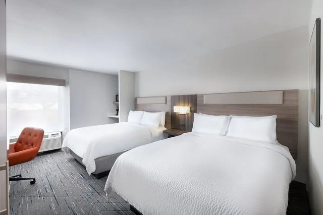 Standard, 2 Queen Beds, Holiday Inn Express Atlanta West Theme Park Area 4/7