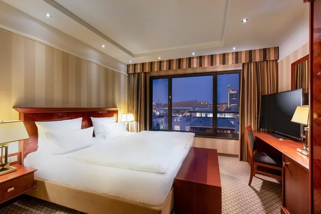 غرفة كلاسيكية بسرير كينج، JW Marriott Hotel Berlin 1/10
