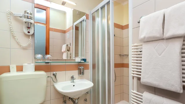 غرفة بسرير مزدوج أو سريرين منفصلين بإطلالة على البحر بشرفة، Amadria Park Beach Hotel Niko 5/5