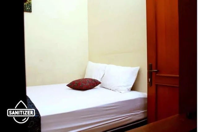 Standard, Double Bed, with Fan، Unique Guesthouse 3/3