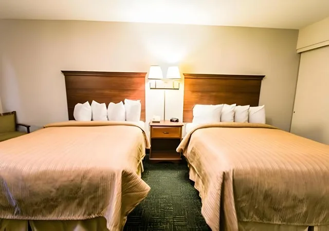 جناح بسريرين كوين، Equus Inn Ocala 2/2