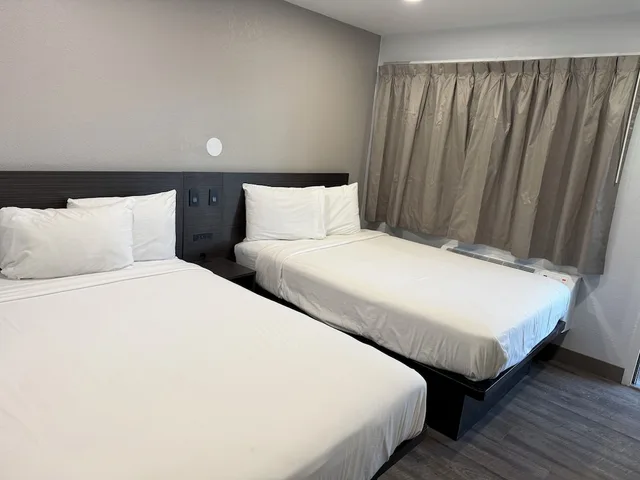غرفة قياسية بسريرين مزدوجين للمدخنين، Motel6 Yreka, CA 1/10