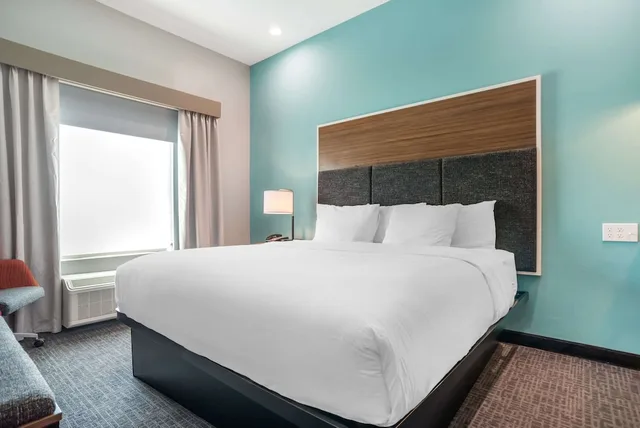 Efficiency, King Bed، Comfort Inn Miramar Beach-Destin 1/4