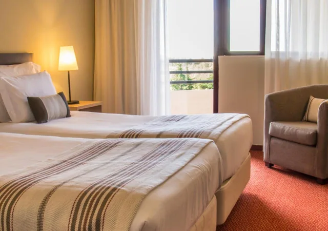 غرفة بسرير مزدوج أو سريرين منفصلين مع سرير إضافي، Evora Hotel 2/4