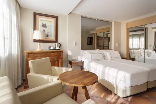 غرفة عائلية بسريرين منفصلين وسرير بطابقين، Melia Sol y Nieve 3/5