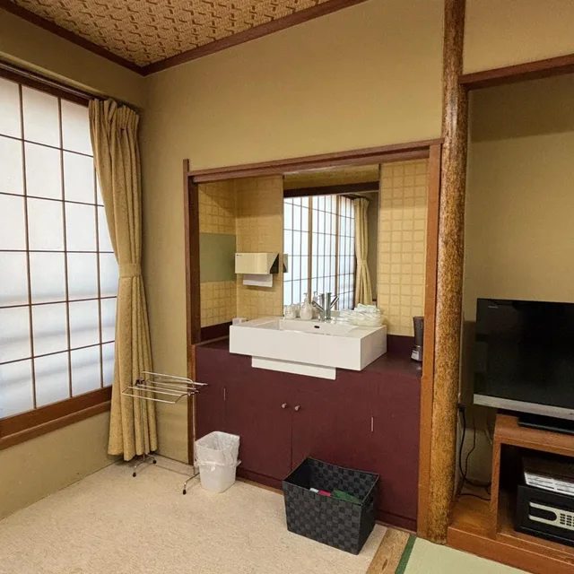 Japanese, No Bathroom، Kameya Rakan 10/10