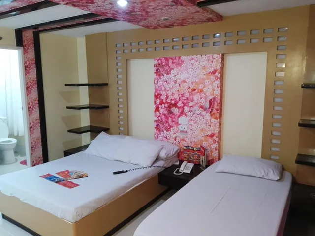 Regency, 1 Double and 1 Single Bed، Hotel Sogo Pasay Harrison 2/2