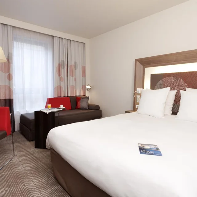 غرفة سوبيريور بسرير كوين مع أريكة، Novotel Paris La Defense Esplanade 1/10