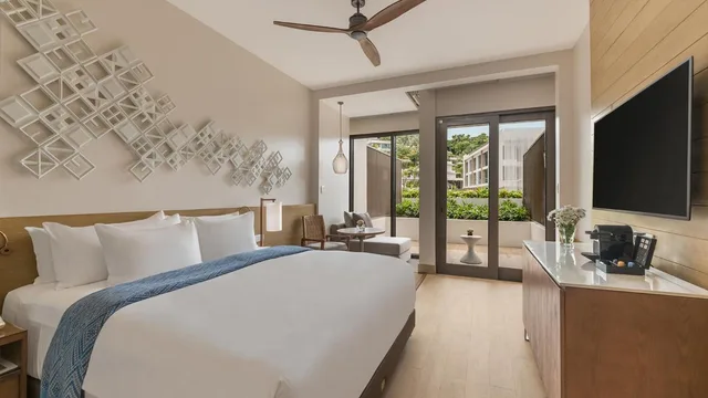 Premier, Deluxe, Twin Beds, Crimson Resort & Spa Boracay 1/2