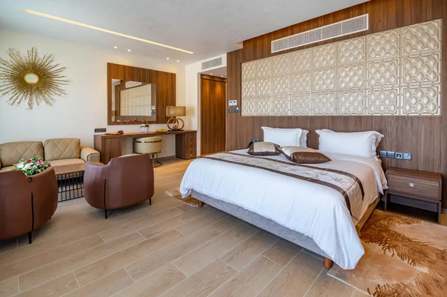 جناح بسرير مزدوج بإطلالة على المدينة مع أريكة، Leonardo Boutique Hotel Larnaca 1/1