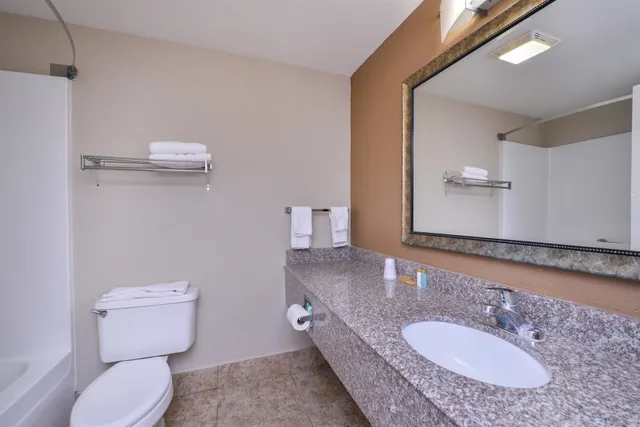 غرفة بسرير كينج، Americas Best Value Inn & Suites Bastrop 3/3