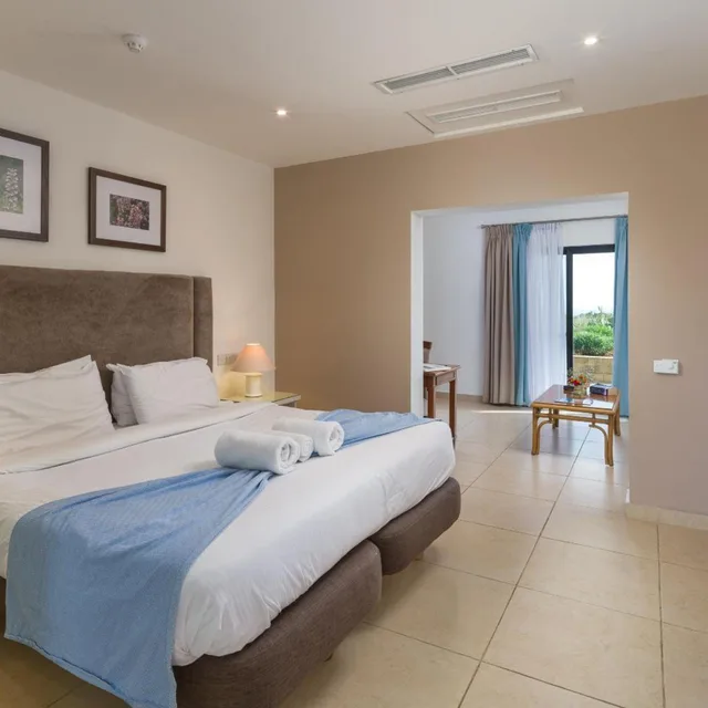 جناح، Hotel Ta Cenc and Spa 2/10