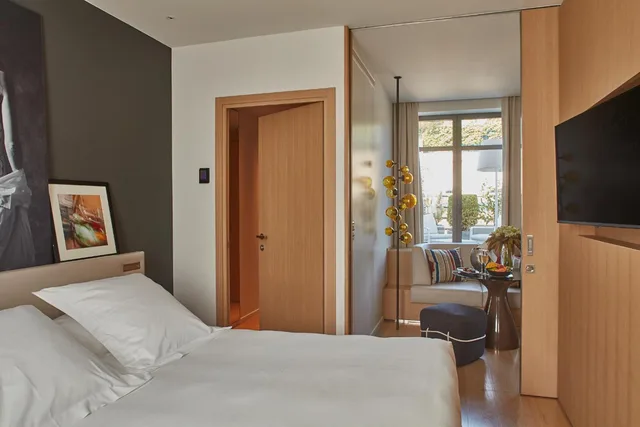 Eiffel, Suite, King Bed, Sofa, Terrace، LE CINQ CODET 2/3