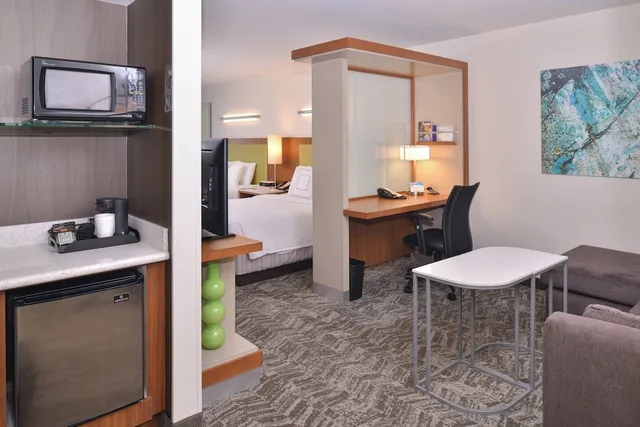 جناح بسريرين كوين مع أريكة، Springhill Suites By Marriott 3/3