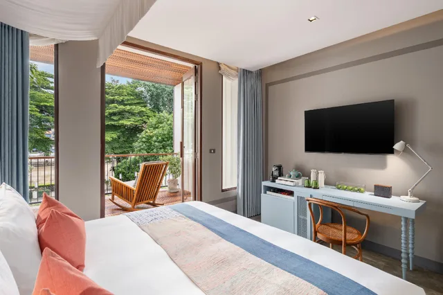 غرفة سوبيريور بسرير كينج بإطلالة على النهر بشرفة، Sala Lanna Chiang Mai Hotel 1/2