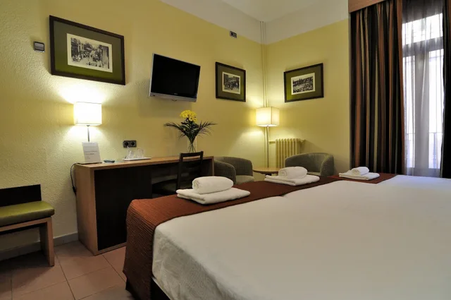 غرفة عائلية ثلاثية بثلاثة أسرّة، Hostal Ballesta 4/9