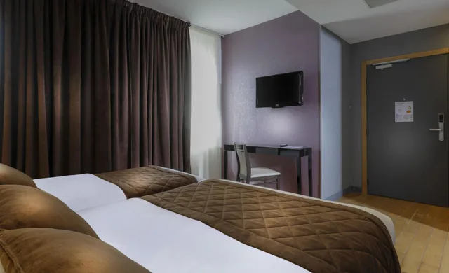غرفة ثلاثية، AMBRE HOTEL 3/9
