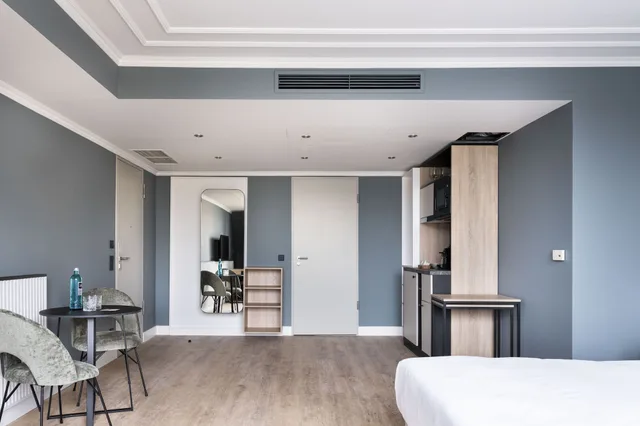 شقة بسرير كينج بغرفة نوم واحدة مع أريكة، numa I Arc Rooms and Apartments (ex Hotel Angleterre) 4/10
