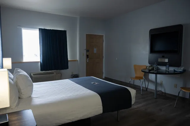 غرفة قياسية بسرير كوين بإطلالة على المدينة بغرفة نوم واحدة، Beaverhead Lodge Dillon Ex Motel 6 Dillon Mt 7/10
