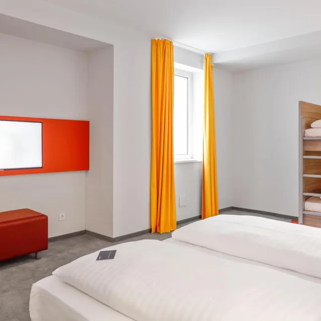 غرفة بسرير مزدوج وسرير بطابقين وسرير بطابقين، Campanile Frankfurt Offenbach 1/7