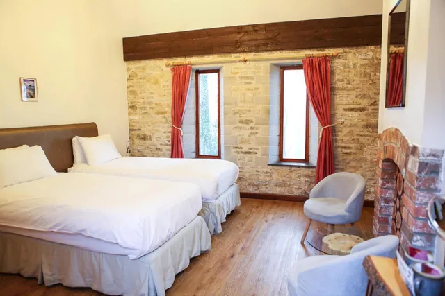 Room, Twin Beds, Kingston Country Courtyard 1/1