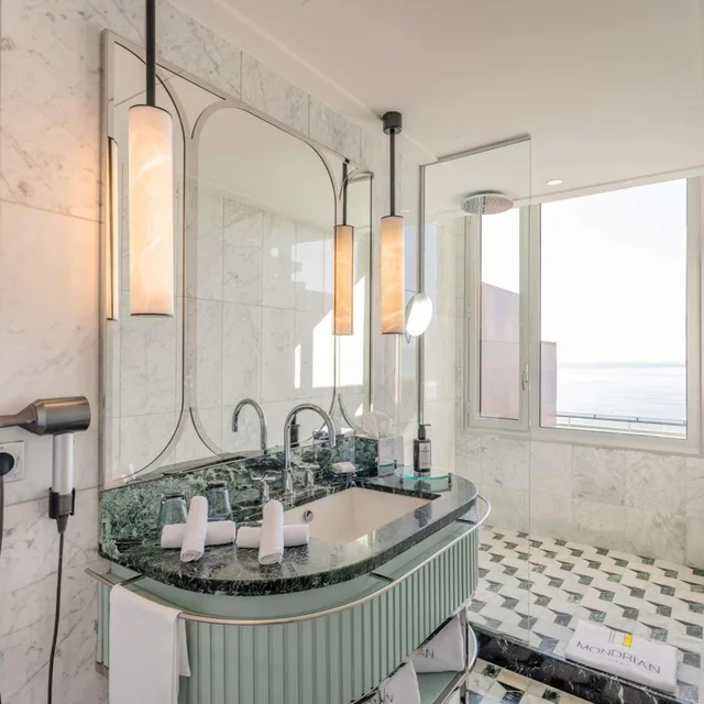 غرفة بانورامية بإطلالة على البحر بشرفة، Mondrian Cannes 8/10