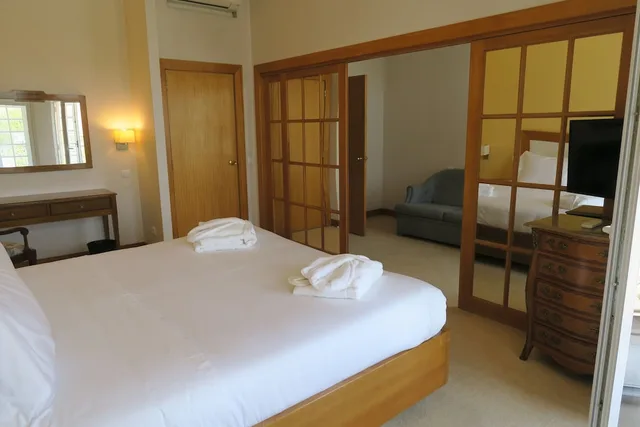 جناح بسرير مزدوج وسريرين منفصلين، Hotel Toural 5/9