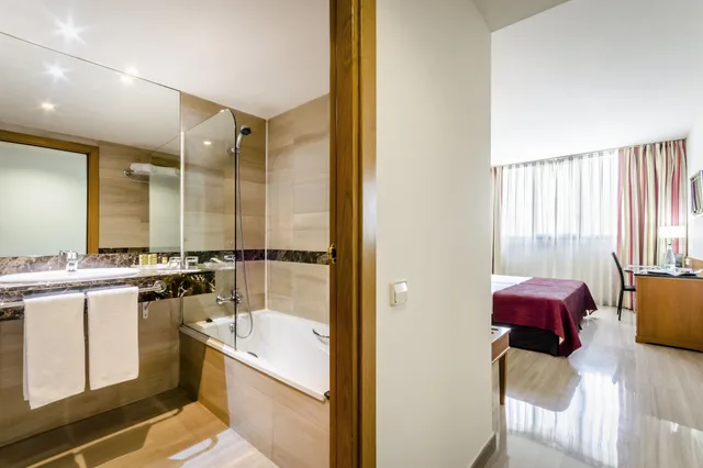 غرفة قياسية بسرير كوين، Exe Barbera Parc 3/4
