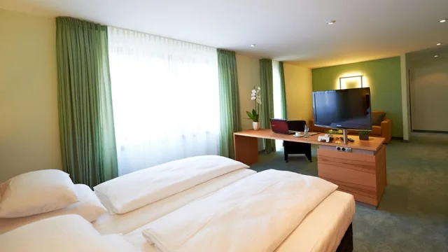 جناح جونيور ديلوكس بسرير كينج مع أريكة، Hirsch Hotel 2/6