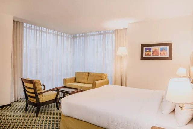 Junior Suite, Multiple Beds, City View، Courtyard By Marriott Guayaquil 3/10