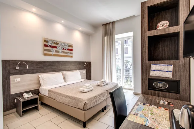 غرفة قياسية بسرير مزدوج أو سريرين منفصلين، Napoli Suite Hotel 1/6