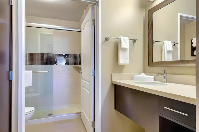 Studio, Suite, Queen Bed, Balcony, Accessible, STAYBRIDGE SUITES MARQUETTE 5/5