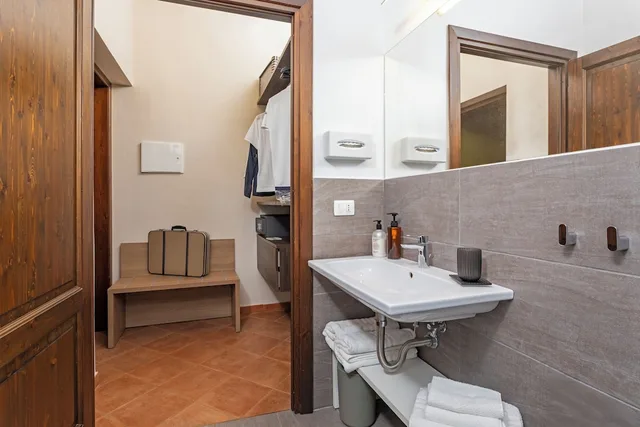غرفة كلاسيكية بسرير كينج بإطلالة على الحديقة، Feudogrande Agriturismo 5/6
