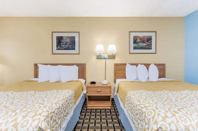 غرفة قياسية بسريرين كوين، Days Inn by Wyndham Clayton 6/8