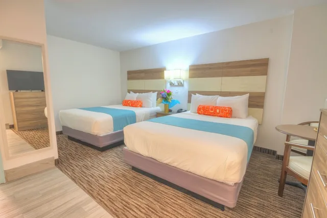 Standard, 2 Double Beds, Royalton Hotel 1/4