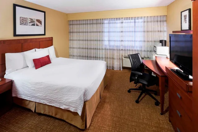 غرفة بسرير كوين بحوض استحمام لذوي الإعاقة، Courtyard by Marriott San Diego - Rancho Bernardo 5/9