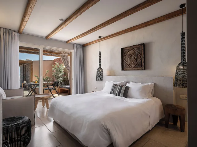 غرفة سوبيريور بسرير كينج بإطلالة على البحر مع أريكة في الطابق الأرضي، The Theodore Boutique Hotel 5/10