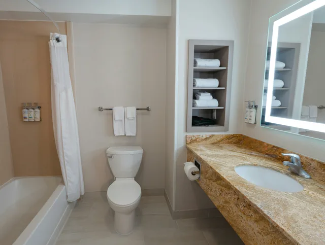 غرفة بسريرين كوين، Holiday Inn Express Hotel Suites Logan 2/2