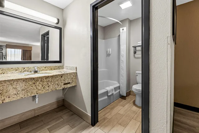Room, King Bed, Quality Inn Richland - Jackson South 7/8