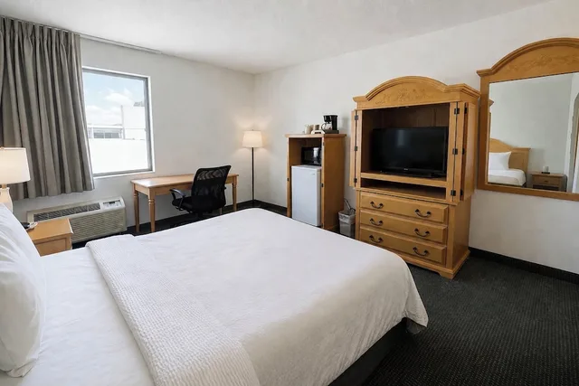 1 Queen Bed - Mobil Access Tub Nsmk Micfridg، Motel6 Rawlins, WY 3/7