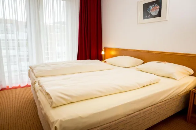 غرفة بزنس بسرير مزدوج أو سريرين منفصلين، HK Hotel Dusseldorf City 1/2