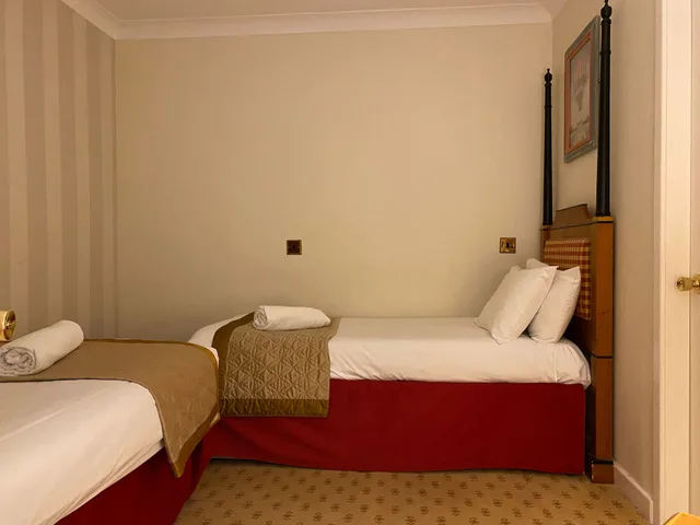 غرفة عائلية بسرير مزدوج وسريرين منفصلين، Brook Mollington Banastre Hotel & Spa 5/6